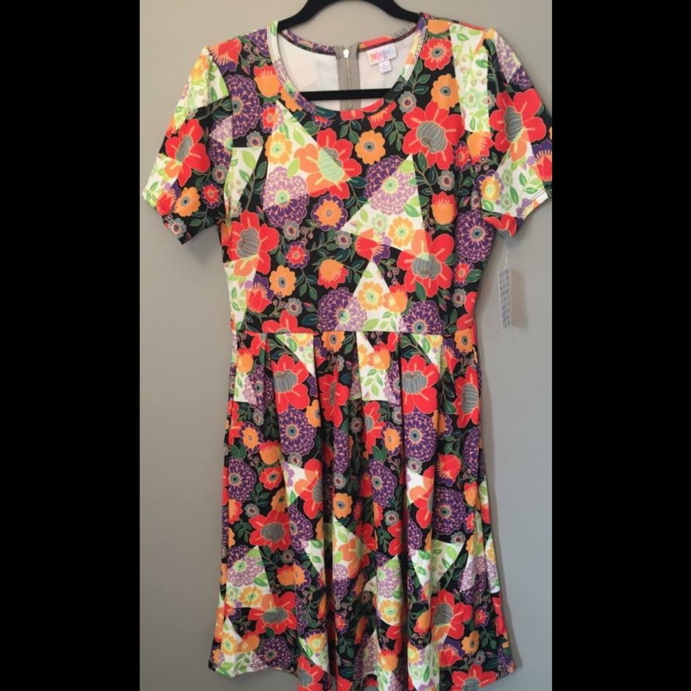 LARGE LULAROE AMELIA